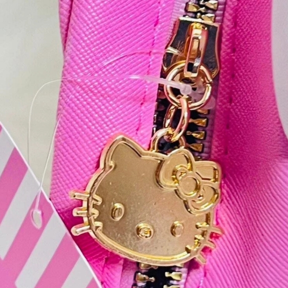 Hello Kitty By Sanrio Pink and White Cosmetic Bag NWT SMOKE FREE HOME - Picture 2 of 4